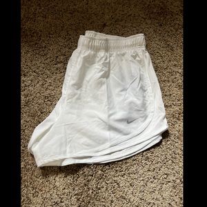 white nike shorts Large